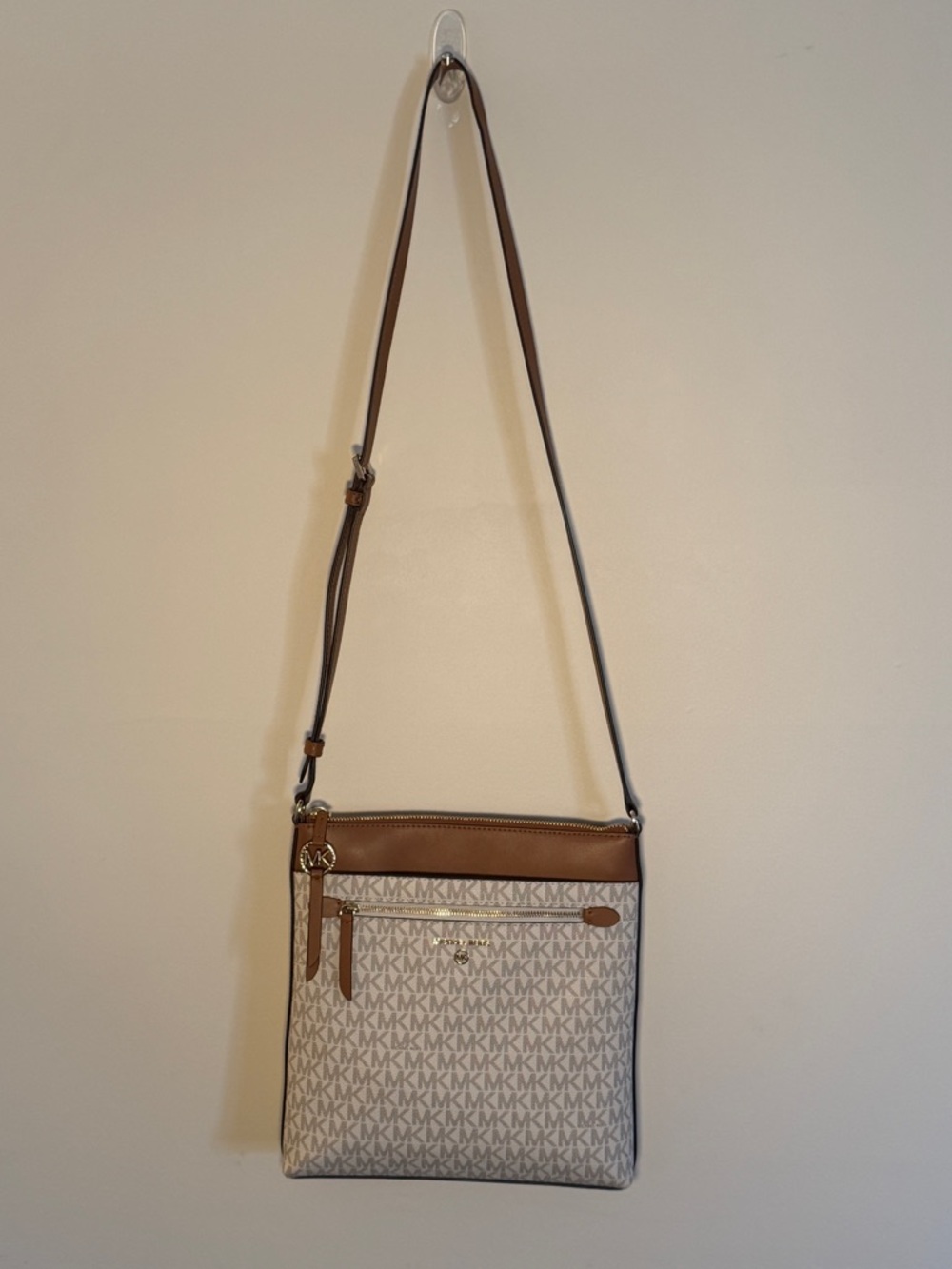 Michael Kors Jet Set Charm Large North/South Flat Crossbody Vanilla/Acorn